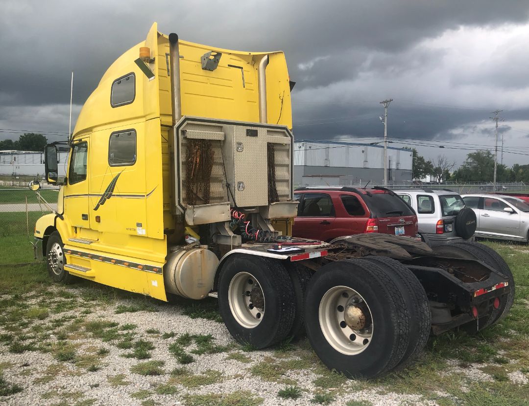 1999 VOLVO VNL64T770 - Image 3